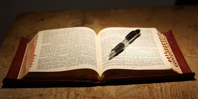 opened-bible-with-click-pen